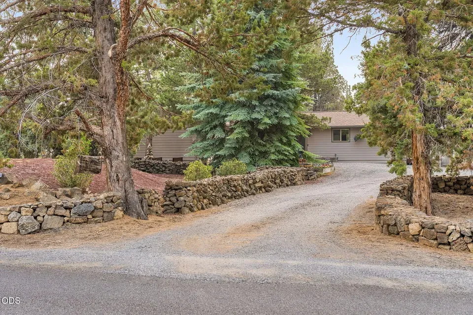 3 Bed 2 Bath Established Mid-Century Residence in Bend, OR - 4
