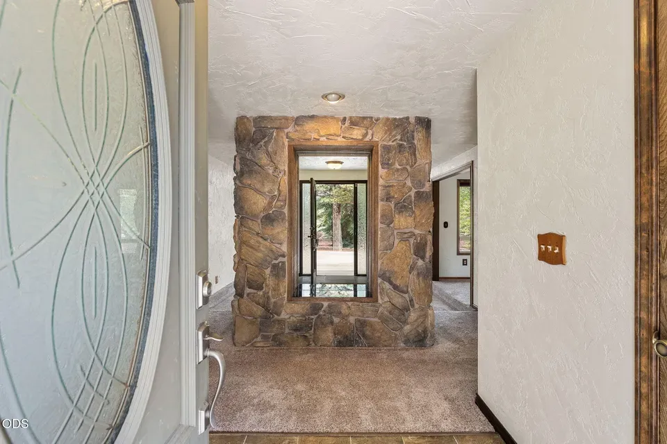 3 Bed 2 Bath Established Mid-Century Residence in Bend, OR - 5