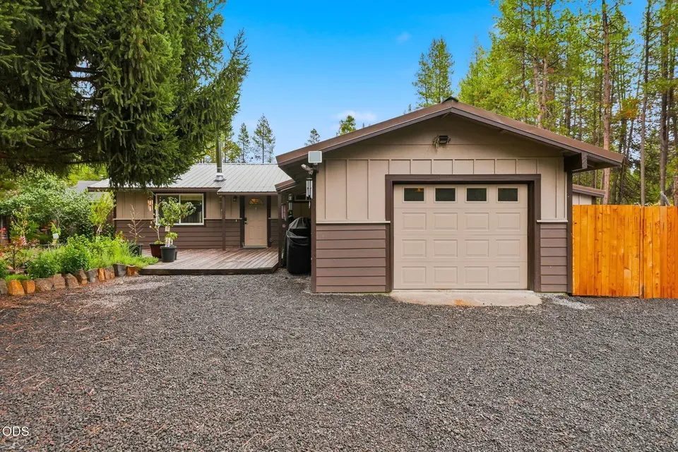 3 Bed 2 Bath Established Mid-Century Residence in Bend, OR - 1