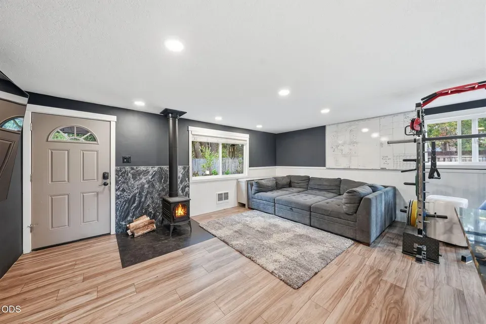 3 Bed 2 Bath Established Mid-Century Residence in Bend, OR - 5