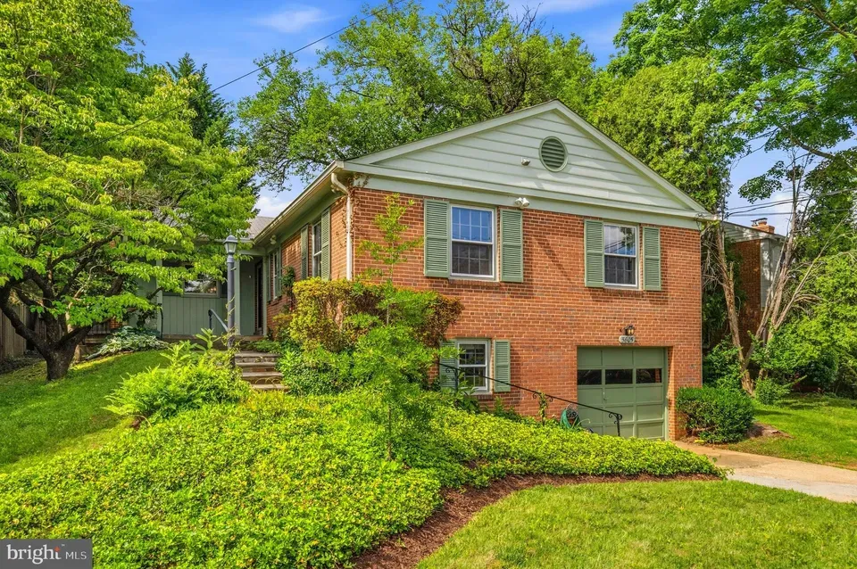 3 Bed 2 Bath Established Mid-Century Residence in Bethesda, MD - 1