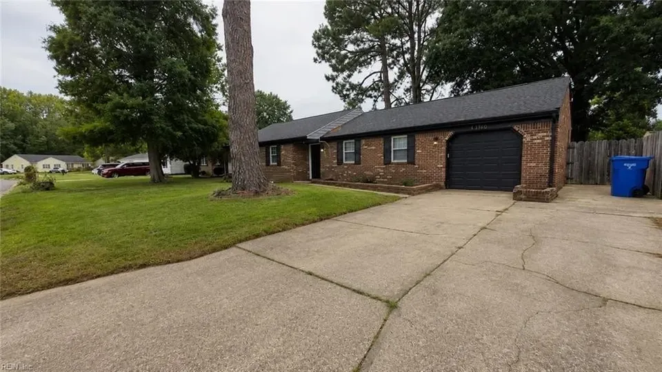3 Bed 2 Bath Established Mid-Century Residence in Chesapeake, VA