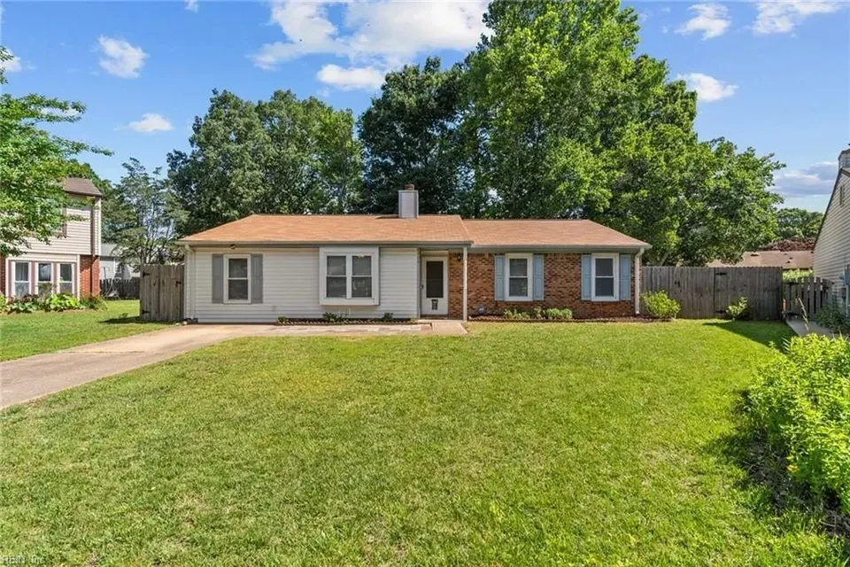 3 Bed 2 Bath Established Mid-Century Residence in Chesapeake, VA