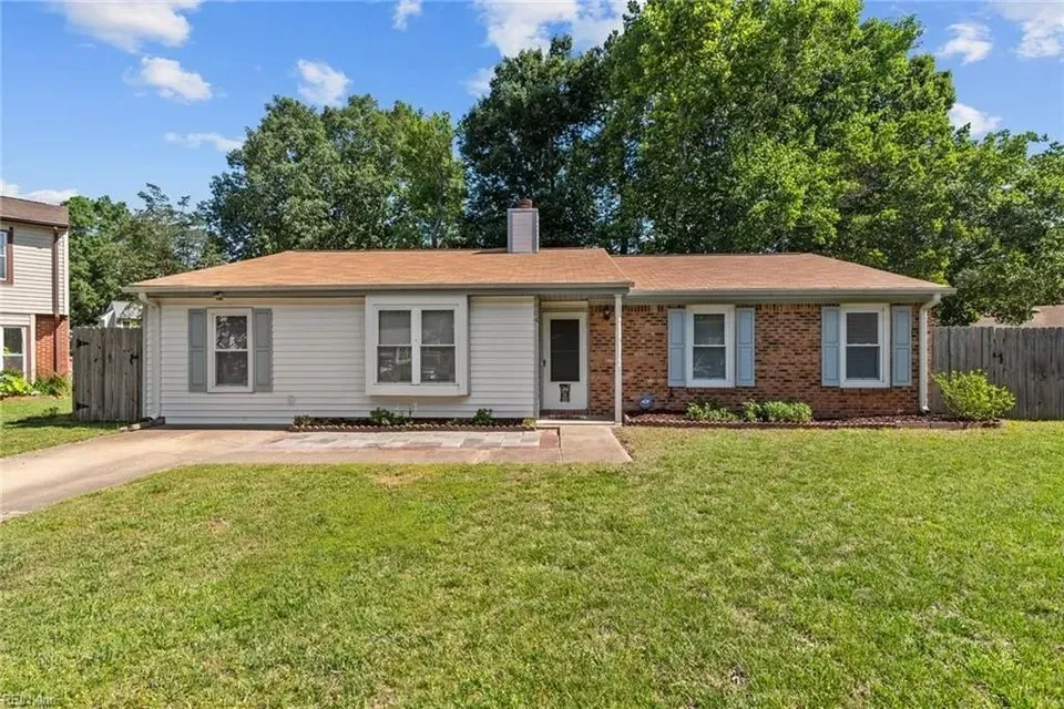 3 Bed 2 Bath Established Mid-Century Residence in Chesapeake, VA - 2
