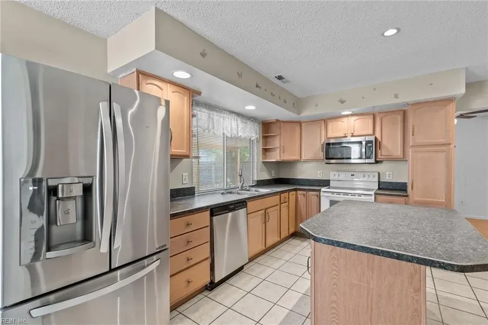 3 Bed 2 Bath Established Mid-Century Residence in Chesapeake, VA - 3