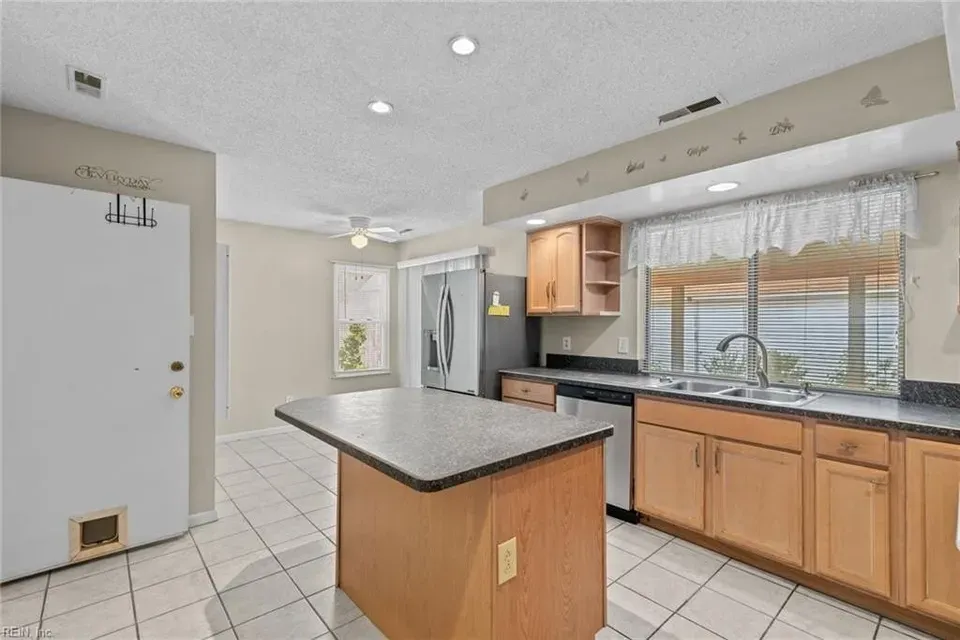 3 Bed 2 Bath Established Mid-Century Residence in Chesapeake, VA - 4