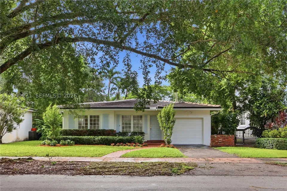 3 Bed 2 Bath Established Mid-Century Residence in Coral Gables, FL - 2