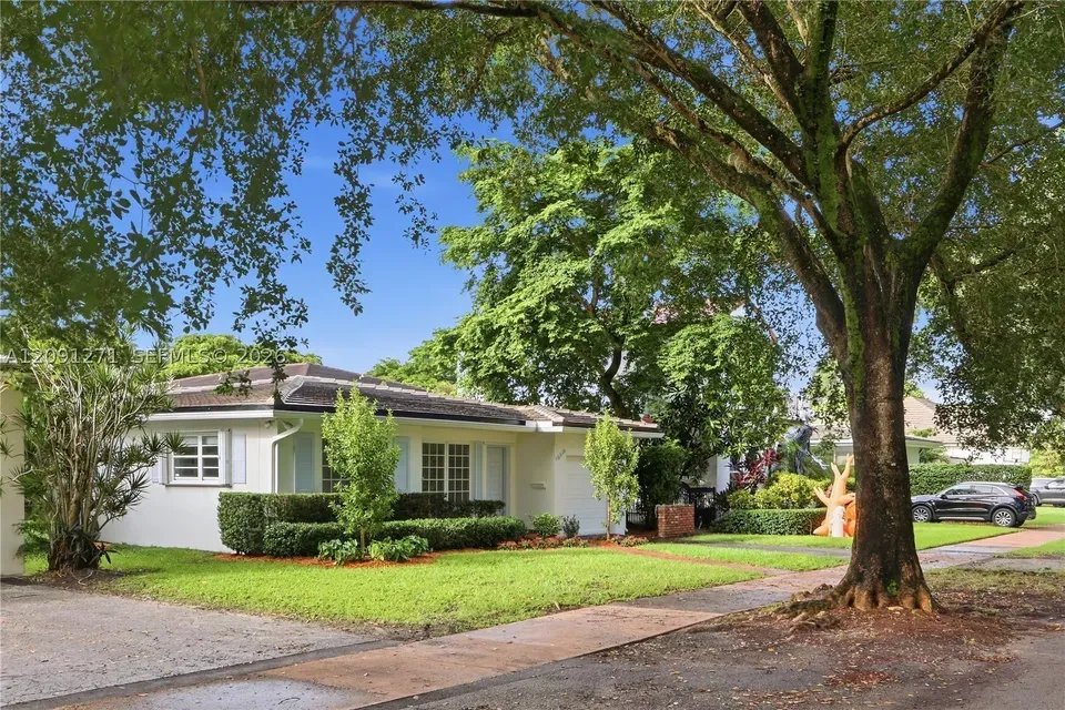 3 Bed 2 Bath Established Mid-Century Residence in Coral Gables, FL - 4