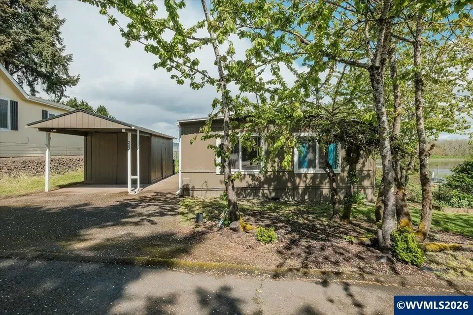 3 Bed 2 Bath Established Mid-Century Residence in Corvallis, OR - 2