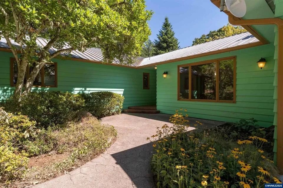 3 Bed 2 Bath Established Mid-Century Residence in Corvallis, OR