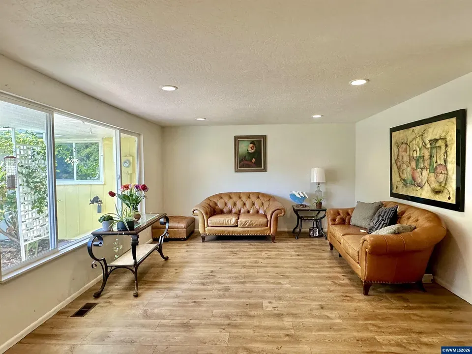3 Bed 2 Bath Established Mid-Century Residence in Corvallis, OR - 2