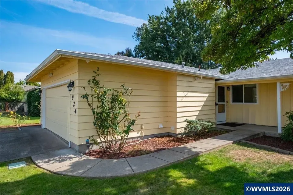 3 Bed 2 Bath Established Mid-Century Residence in Corvallis, OR - 2
