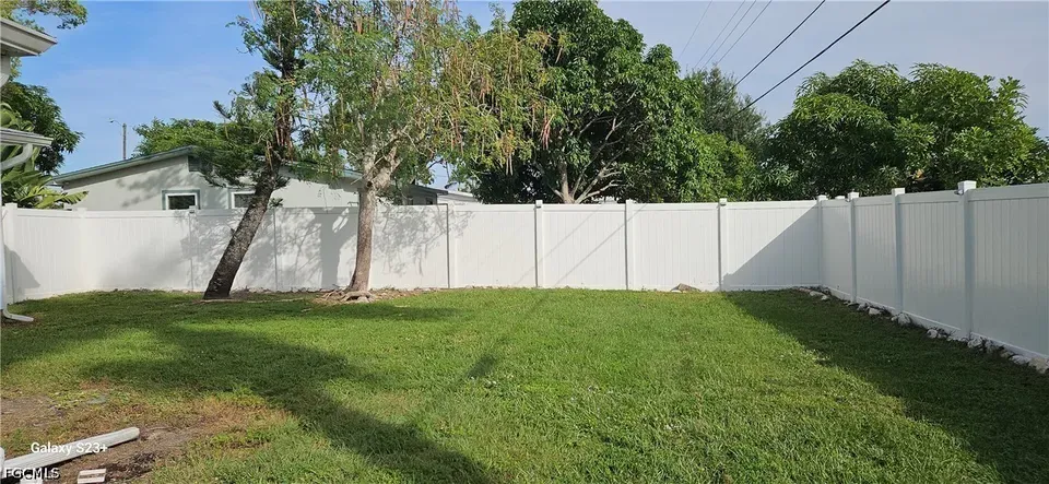 3 Bed 2 Bath Established Mid-Century Residence in Fort Myers, FL