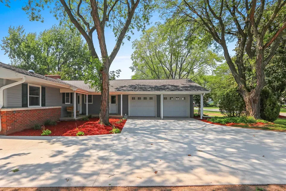 3 Bed 2 Bath Established Mid-Century Residence in Green Bay, WI - 2