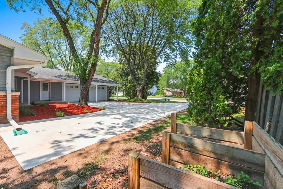 3 Bed 2 Bath Established Mid-Century Residence in Green Bay, WI - 3