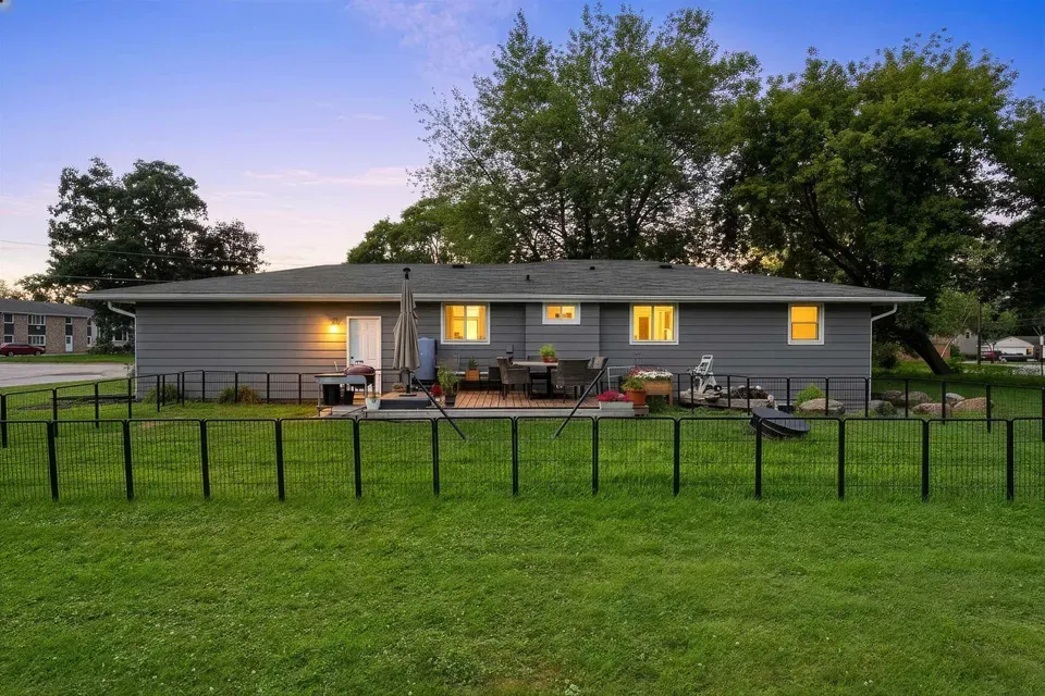 3 Bed 2 Bath Established Mid-Century Residence in Green Bay, WI - 2
