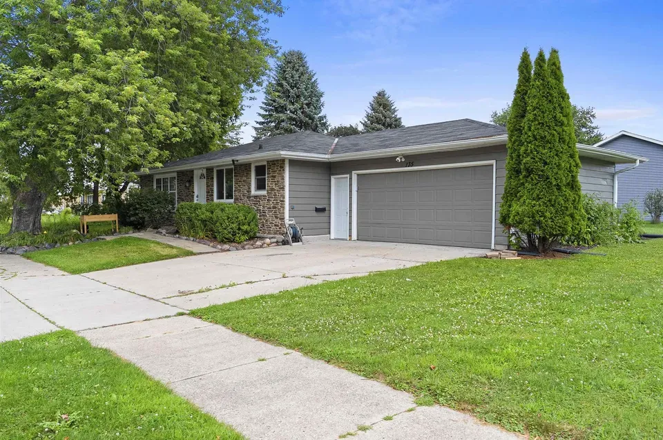 3 Bed 2 Bath Established Mid-Century Residence in Green Bay, WI - 3