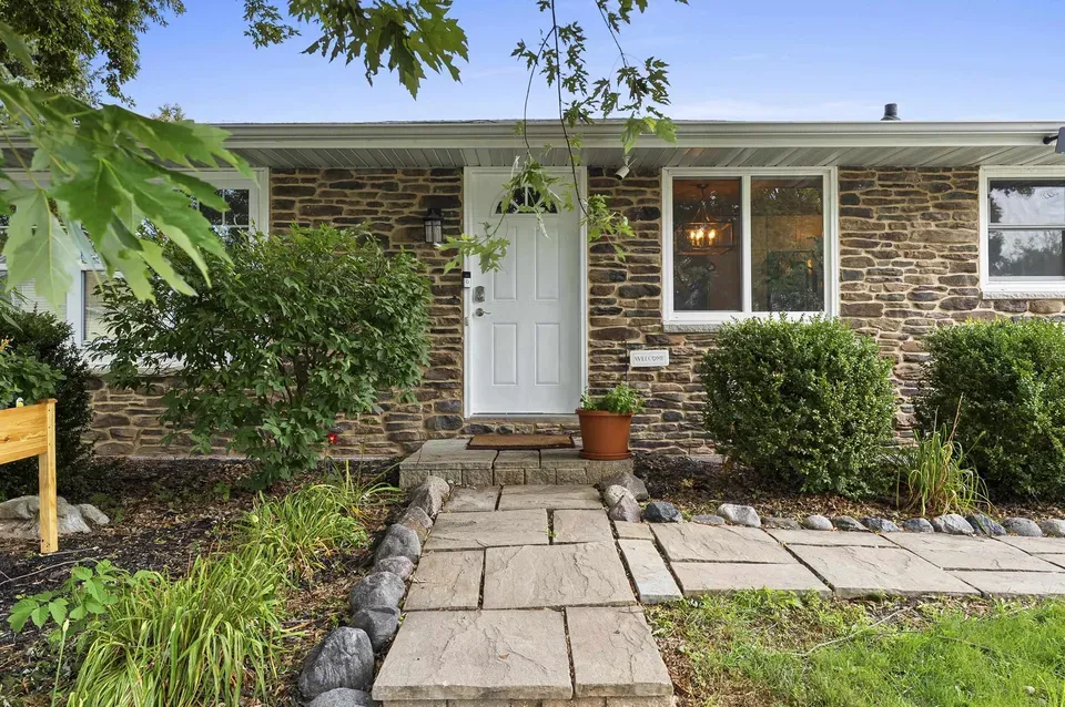 3 Bed 2 Bath Established Mid-Century Residence in Green Bay, WI - 4