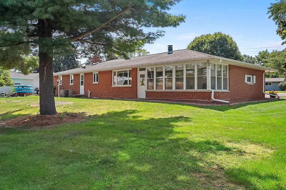3 Bed 2 Bath Established Mid-Century Residence in Green Bay, WI - 3