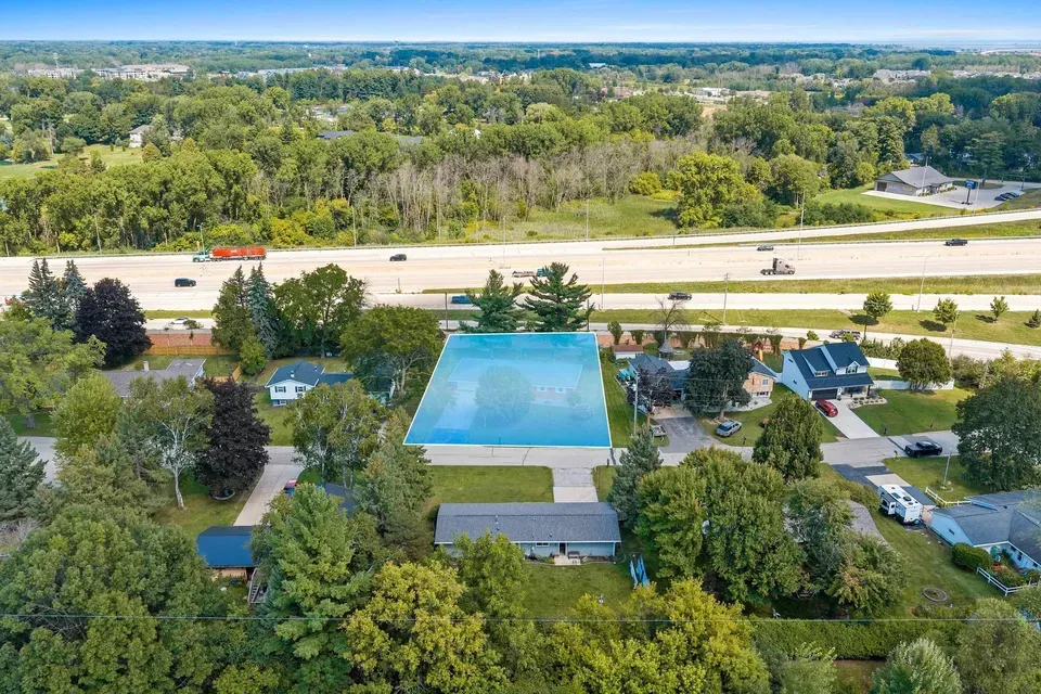 3 Bed 2 Bath Established Mid-Century Residence in Green Bay, WI - 5
