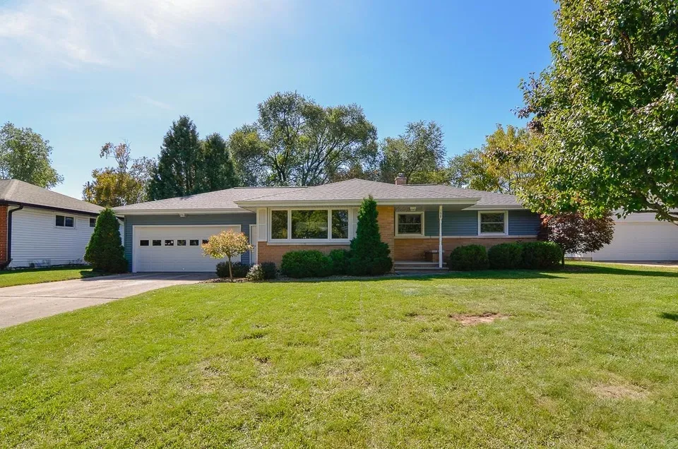 3 Bed 2 Bath Established Mid-Century Residence in Green Bay, WI - 1