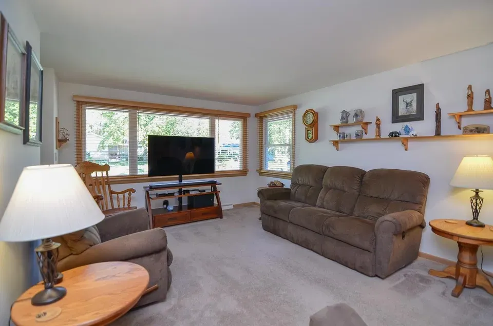 3 Bed 2 Bath Established Mid-Century Residence in Green Bay, WI - 3