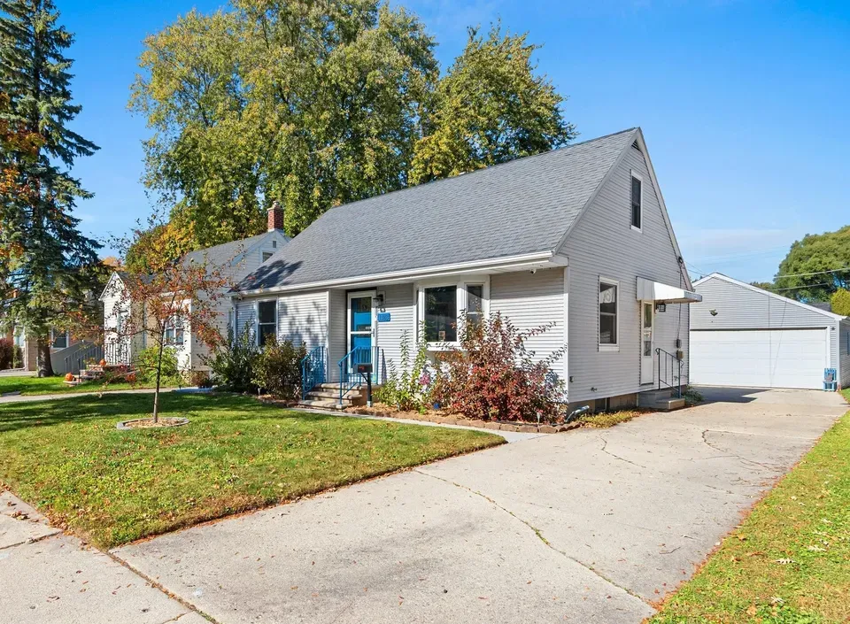 3 Bed 2 Bath Established Mid-Century Residence in Green Bay, WI - 1