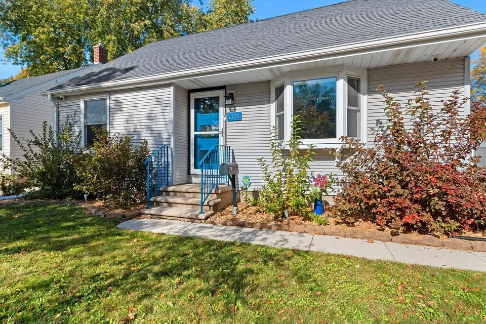 3 Bed 2 Bath Established Mid-Century Residence in Green Bay, WI - 3