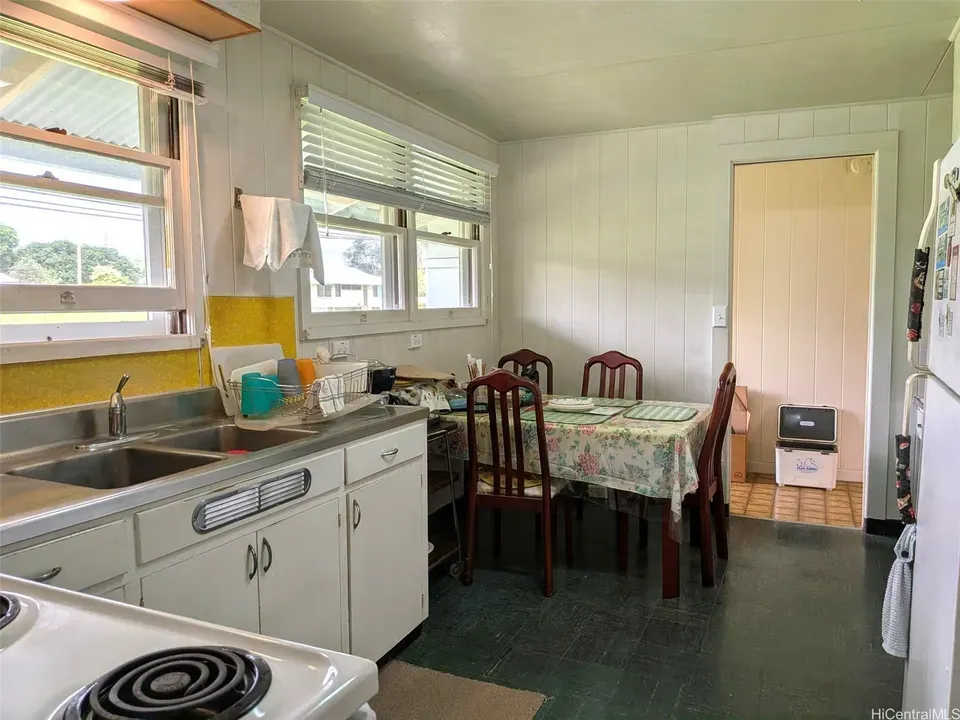 3 Bed 2 Bath Established Mid-Century Residence in Hilo, HI - 4