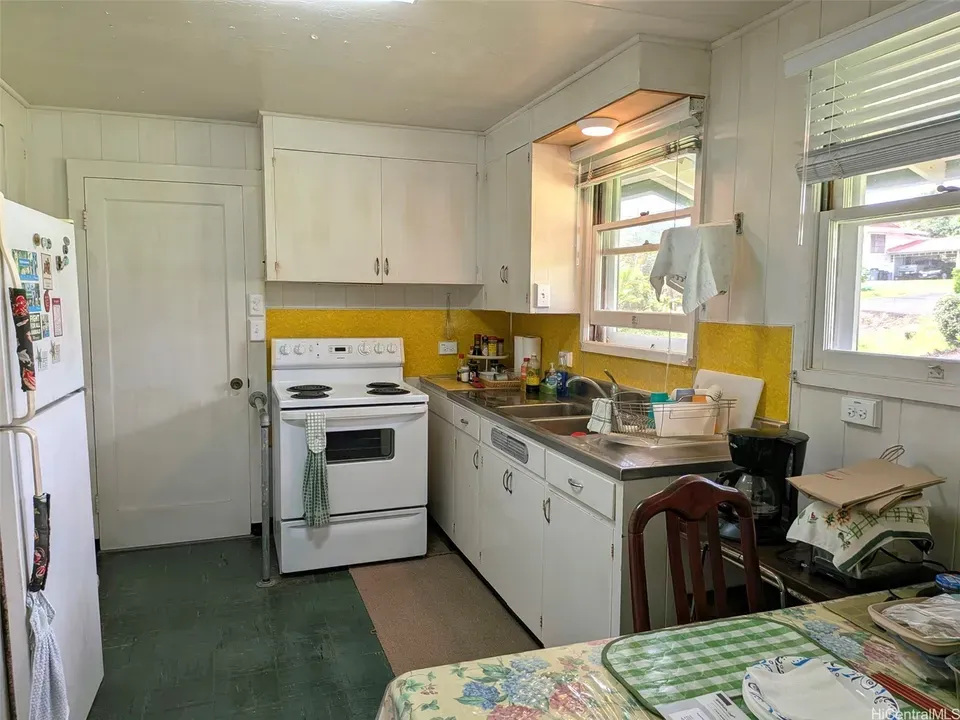 3 Bed 2 Bath Established Mid-Century Residence in Hilo, HI - 5