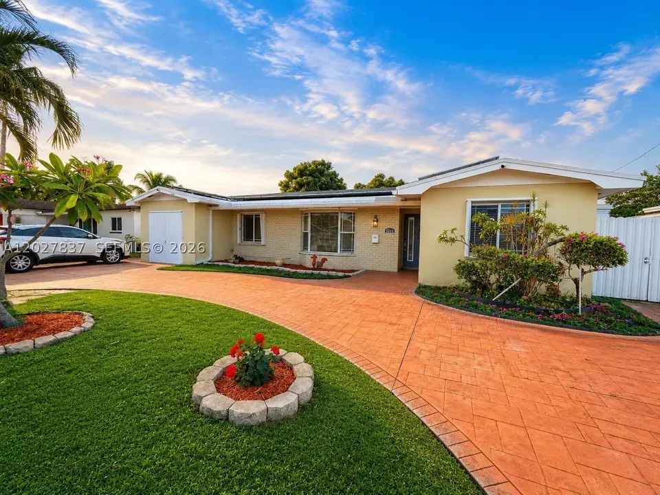 3 Bed 2 Bath Established Mid-Century Residence in Hollywood, FL - 1