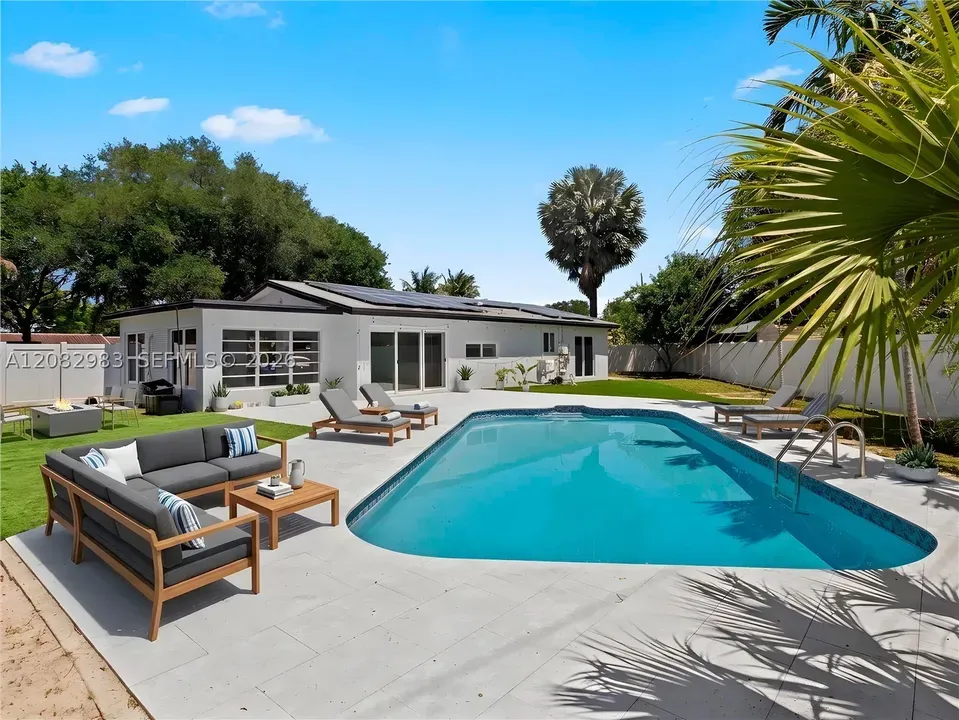 3 Bed 2 Bath Established Mid-Century Residence in Hollywood, FL - 1