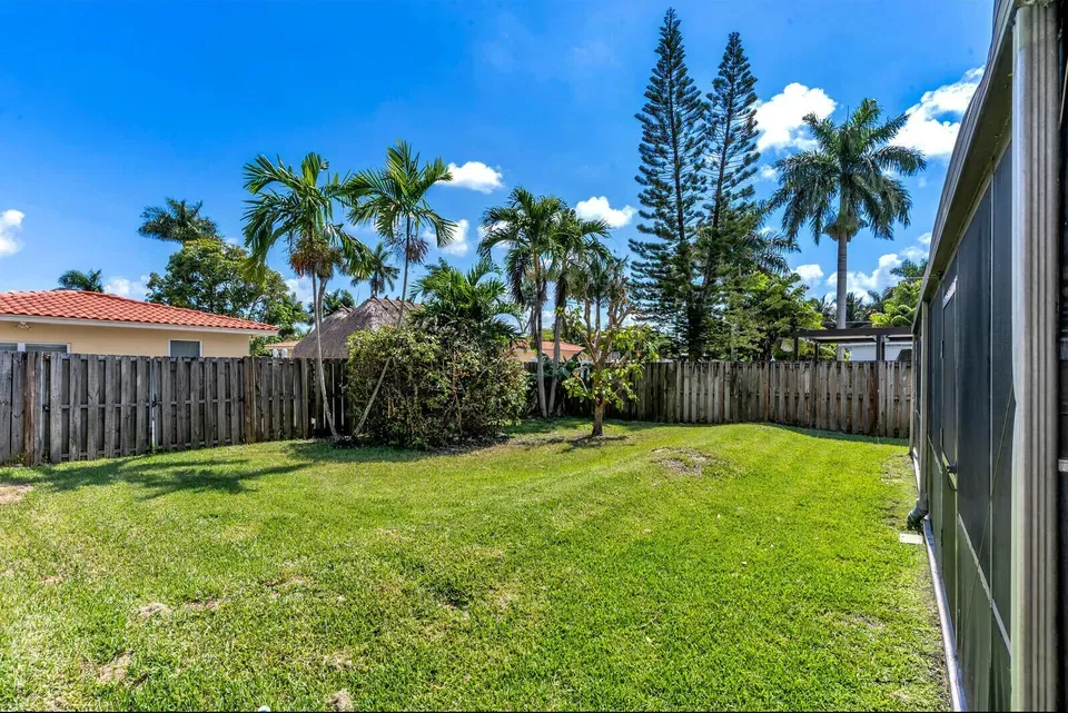 3 Bed 2 Bath Established Mid-Century Residence in Hollywood, FL - 2