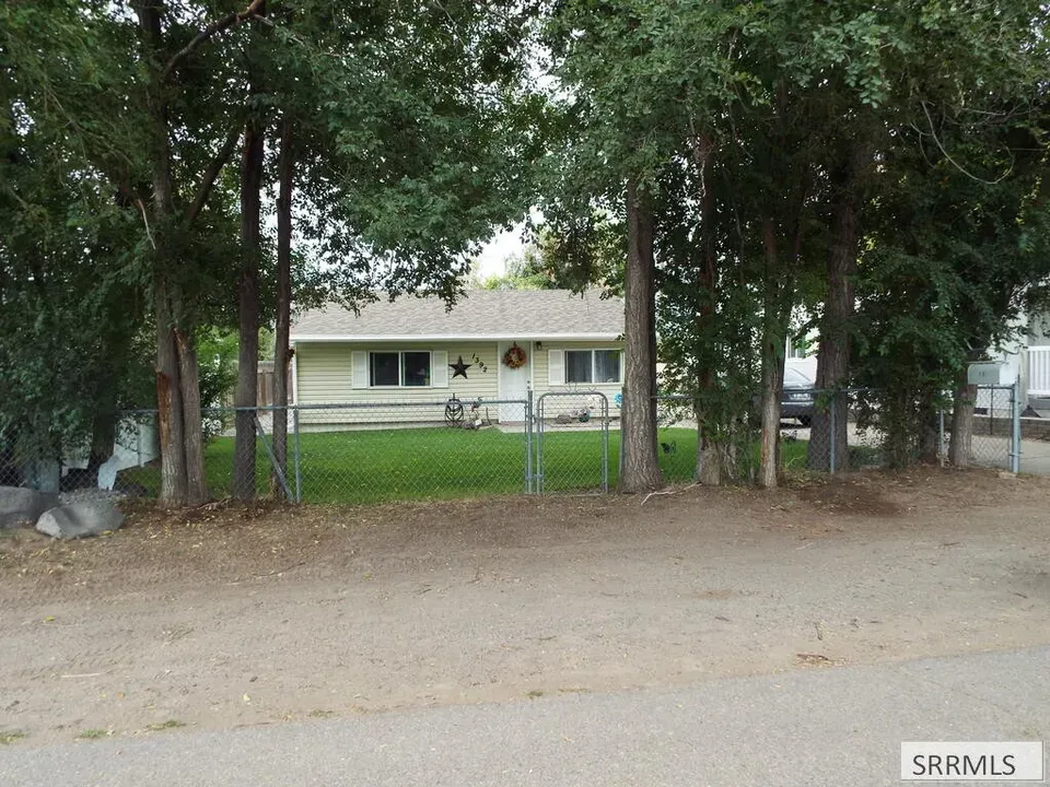 3 Bed 2 Bath Established Mid-Century Residence in Idaho Falls, ID - 1