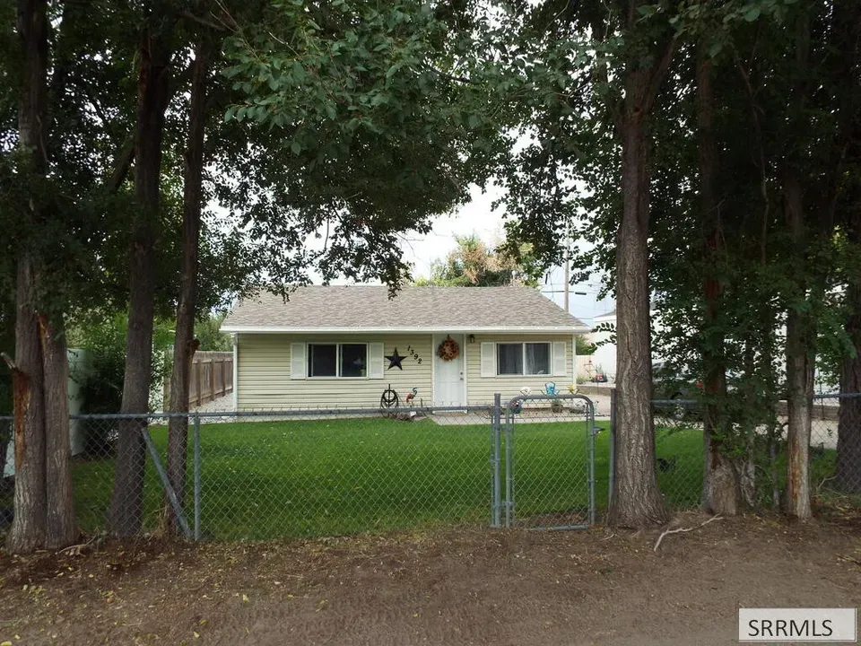 3 Bed 2 Bath Established Mid-Century Residence in Idaho Falls, ID - 2