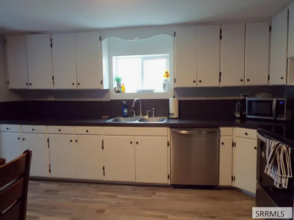 3 Bed 2 Bath Established Mid-Century Residence in Idaho Falls, ID - 4