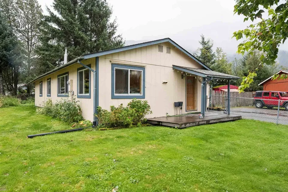 3 Bed 2 Bath Established Mid-Century Residence in Juneau, AK