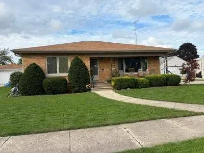 3 Bed 2 Bath Established Mid-Century Residence in Kenosha, WI - 1