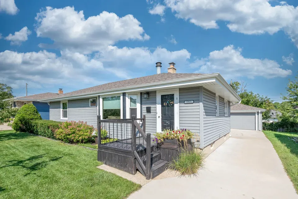 3 Bed 2 Bath Established Mid-Century Residence in Kenosha, WI