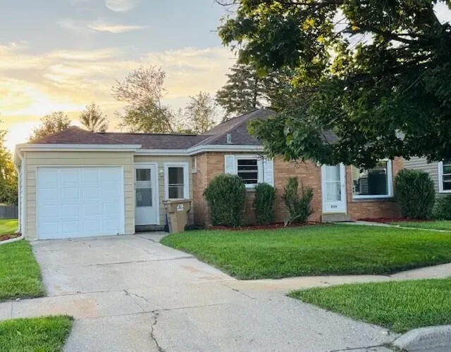 3 Bed 2 Bath Established Mid-Century Residence in Kenosha, WI
