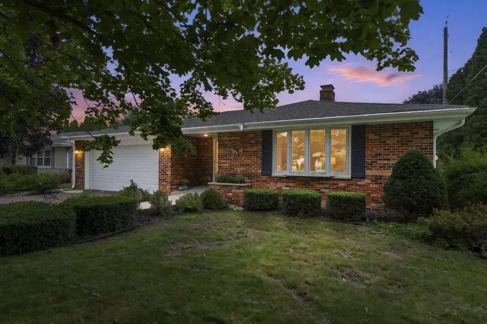 3 Bed 2 Bath Established Mid-Century Residence in Kenosha, WI