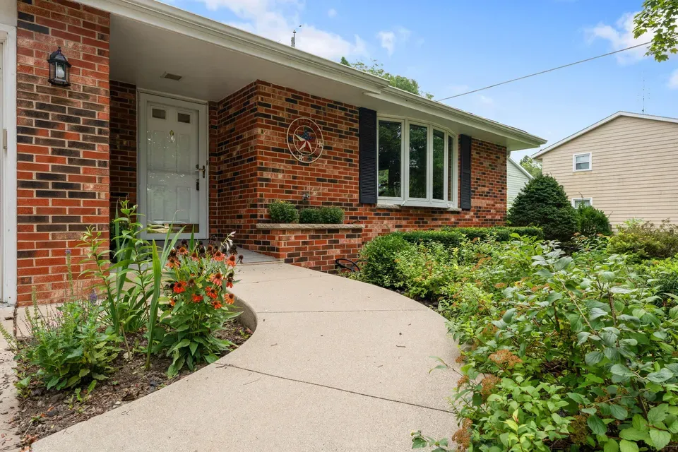 3 Bed 2 Bath Established Mid-Century Residence in Kenosha, WI - 3