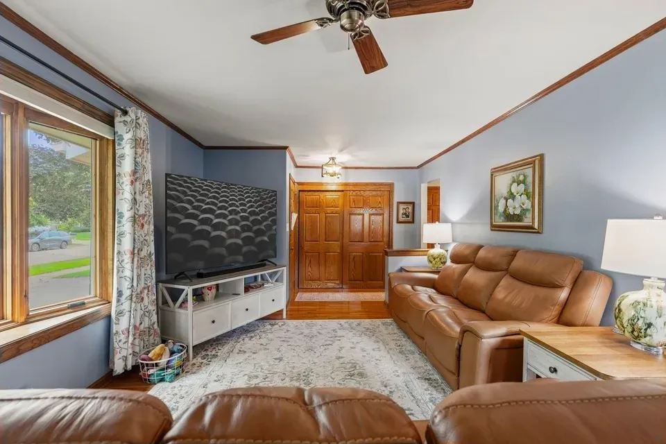 3 Bed 2 Bath Established Mid-Century Residence in Kenosha, WI - 5