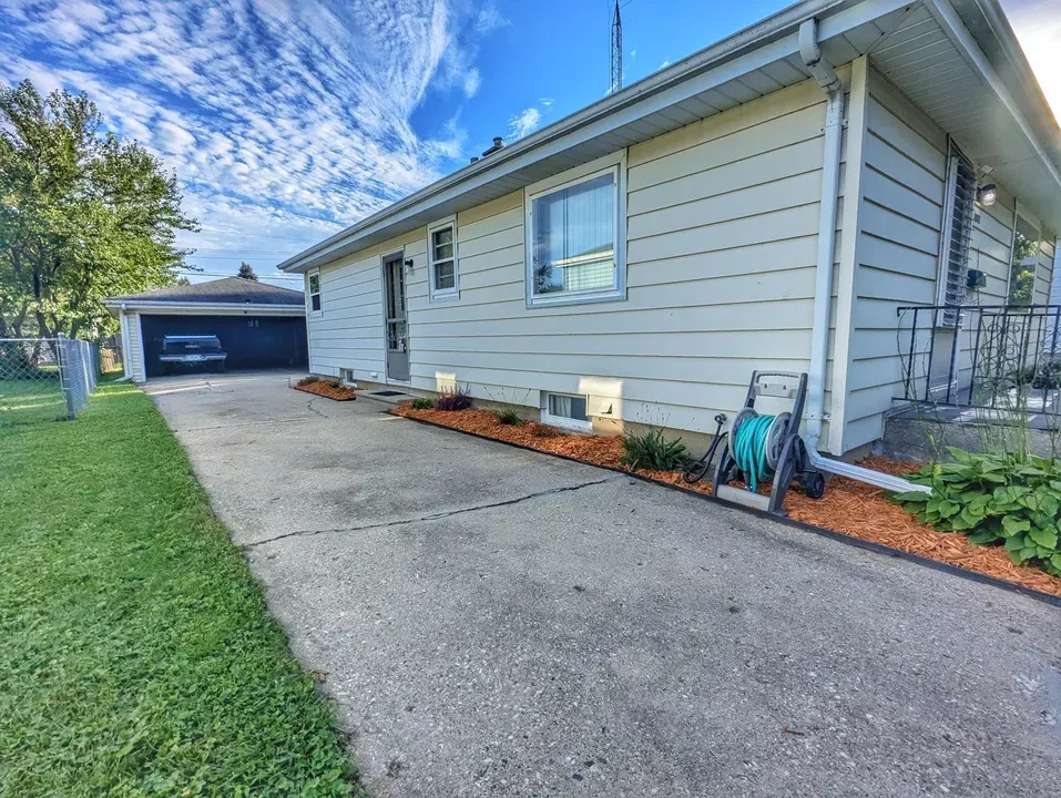 3 Bed 2 Bath Established Mid-Century Residence in Kenosha, WI - 3
