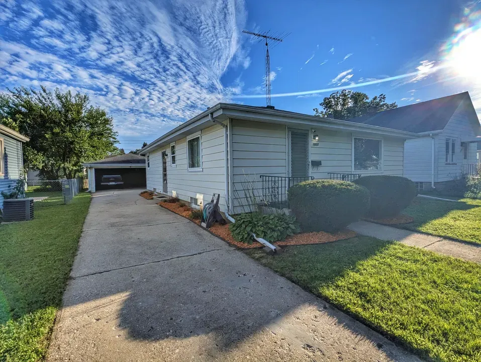 3 Bed 2 Bath Established Mid-Century Residence in Kenosha, WI - 4