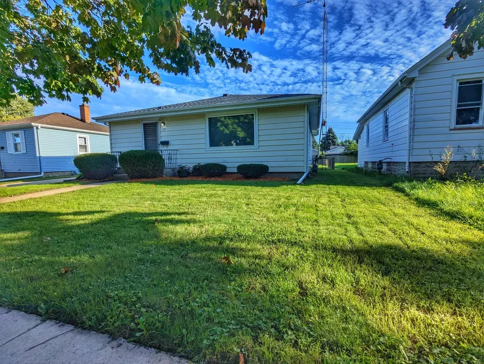3 Bed 2 Bath Established Mid-Century Residence in Kenosha, WI - 5