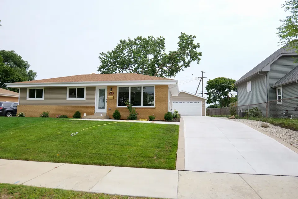 3 Bed 2 Bath Established Mid-Century Residence in Kenosha, WI - 1