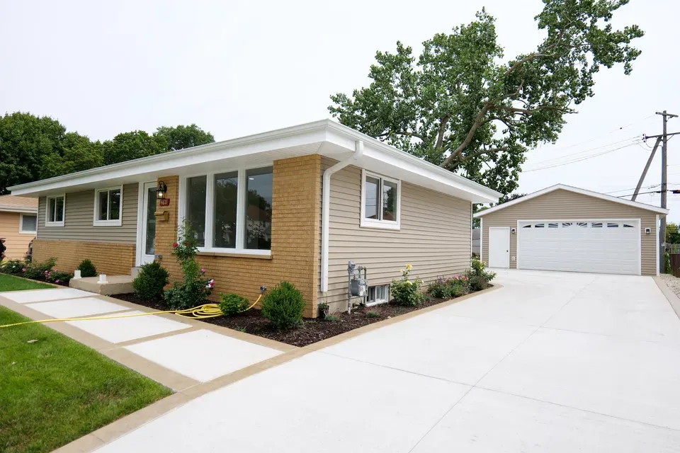 3 Bed 2 Bath Established Mid-Century Residence in Kenosha, WI - 2