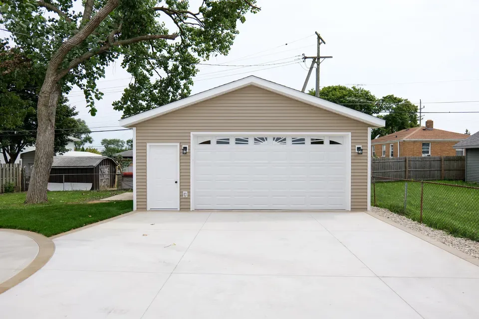 3 Bed 2 Bath Established Mid-Century Residence in Kenosha, WI - 3