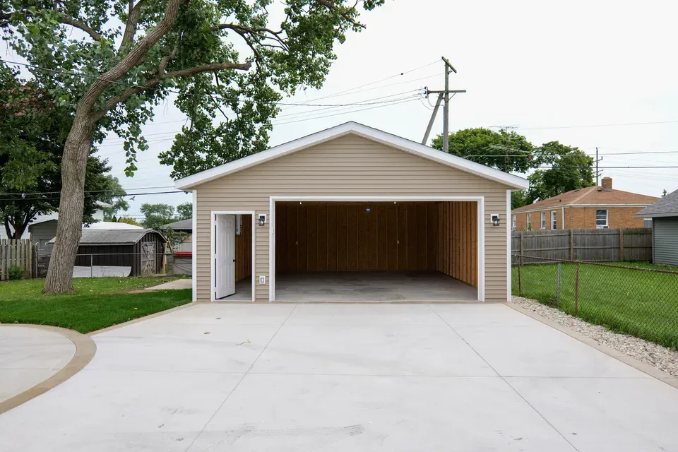 3 Bed 2 Bath Established Mid-Century Residence in Kenosha, WI - 4